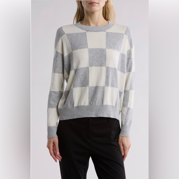 T Tahari Gray and Cream Crew Neck Sweater with Checkered Pattern - Picture 2 of 9